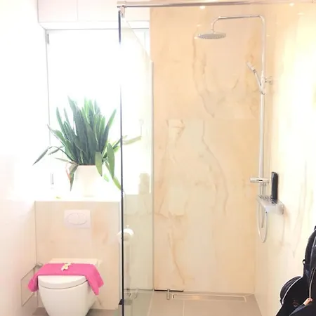 Incity Living In 2 Apartment *